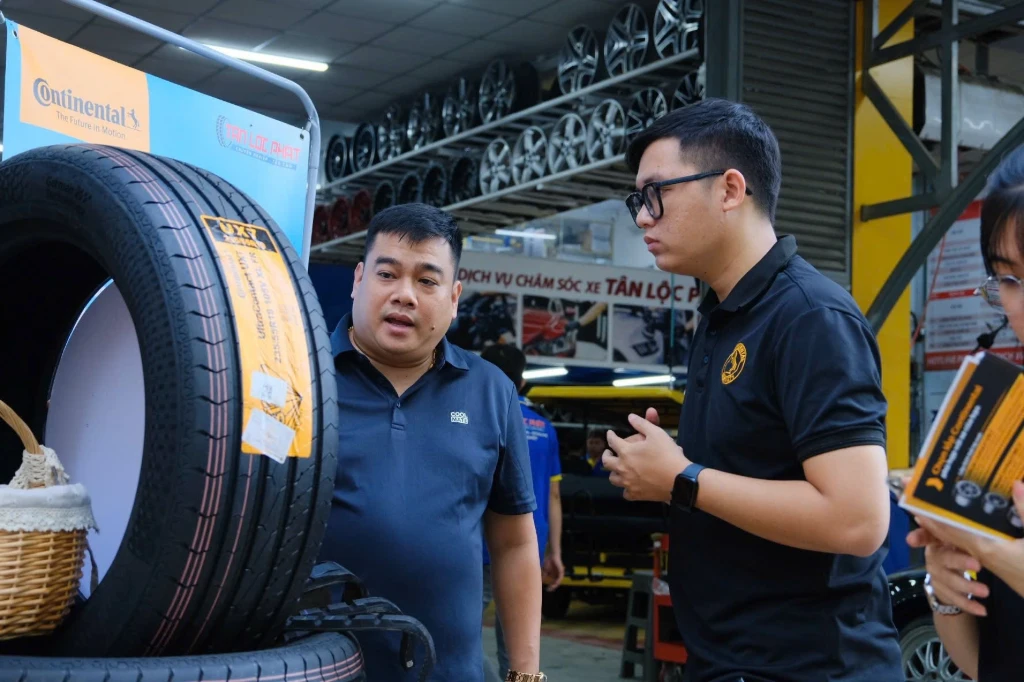 Các đại lý thay lốp thuộc Continental hỗ trợ khách hàng trả góp